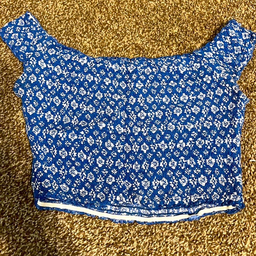 Hollister crop top size small